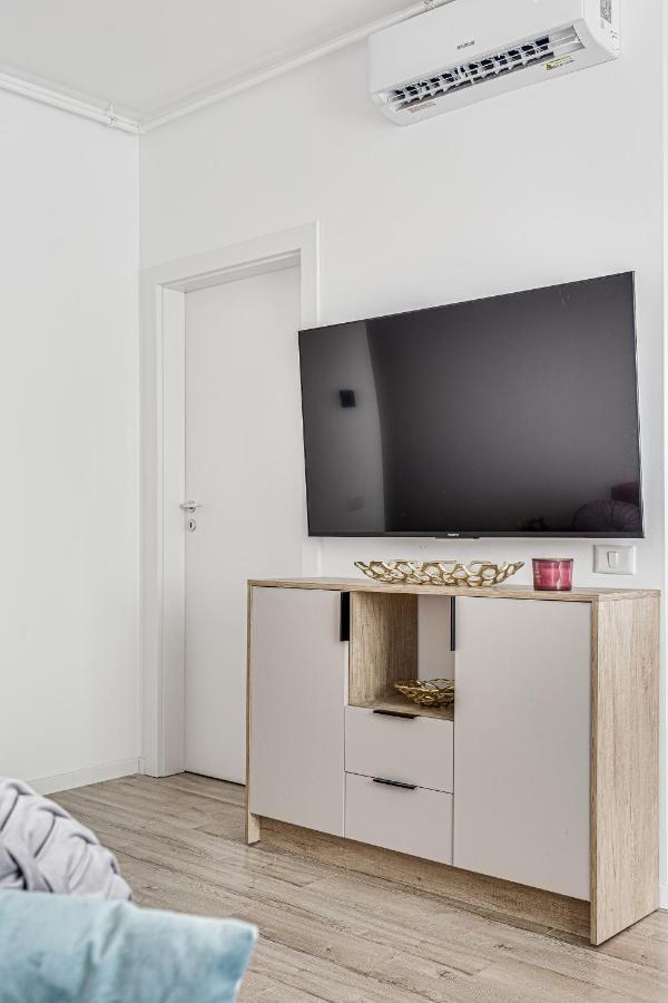 Elegant Apartment Near Afi & Atrium Mall Arad Buitenkant foto