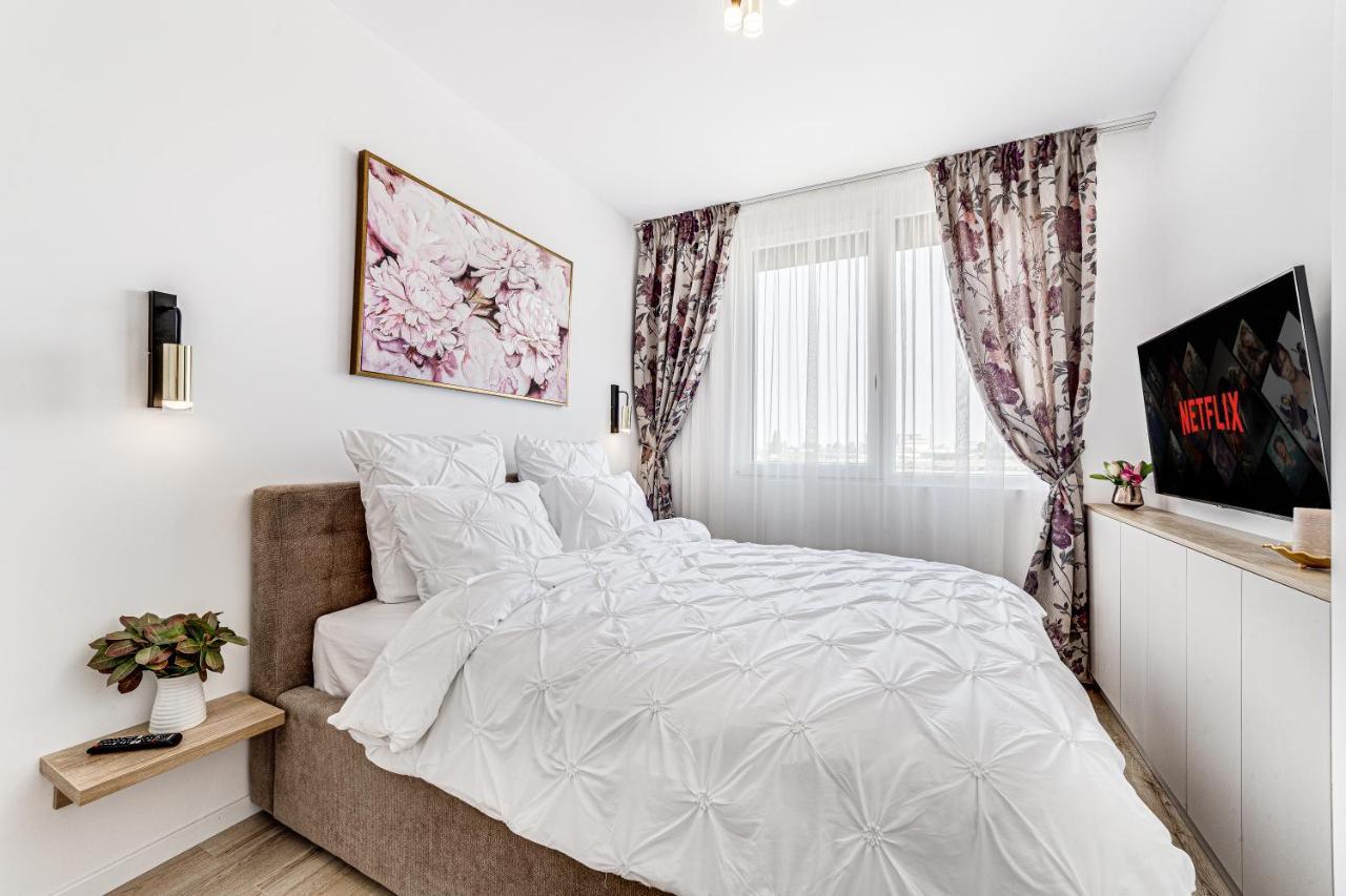 Elegant Apartment Near Afi & Atrium Mall Arad Buitenkant foto